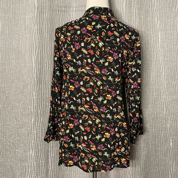 Conversations by Anthropologie button front floral blouse - Picture 3 of 7